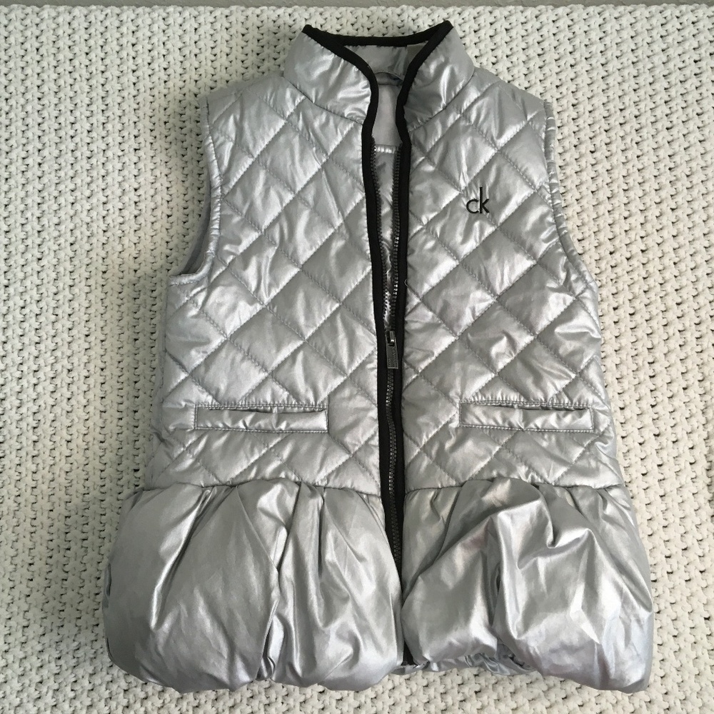 CALVIN KLEIN JEAN PUFFER VEST, SILVER SIZE 5 GIRLS